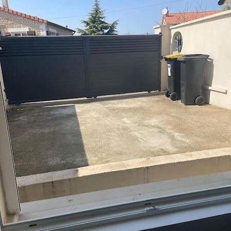 Charmant Appartement Avec Parking Privee Buxerolles Exterior foto