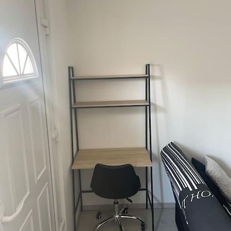 Charmant Appartement Avec Parking Privee Buxerolles Exterior foto