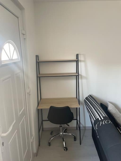 Charmant Appartement Avec Parking Privee Buxerolles Exterior foto