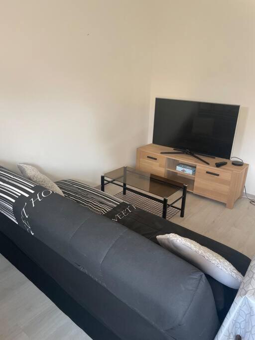 Charmant Appartement Avec Parking Privee Buxerolles Exterior foto